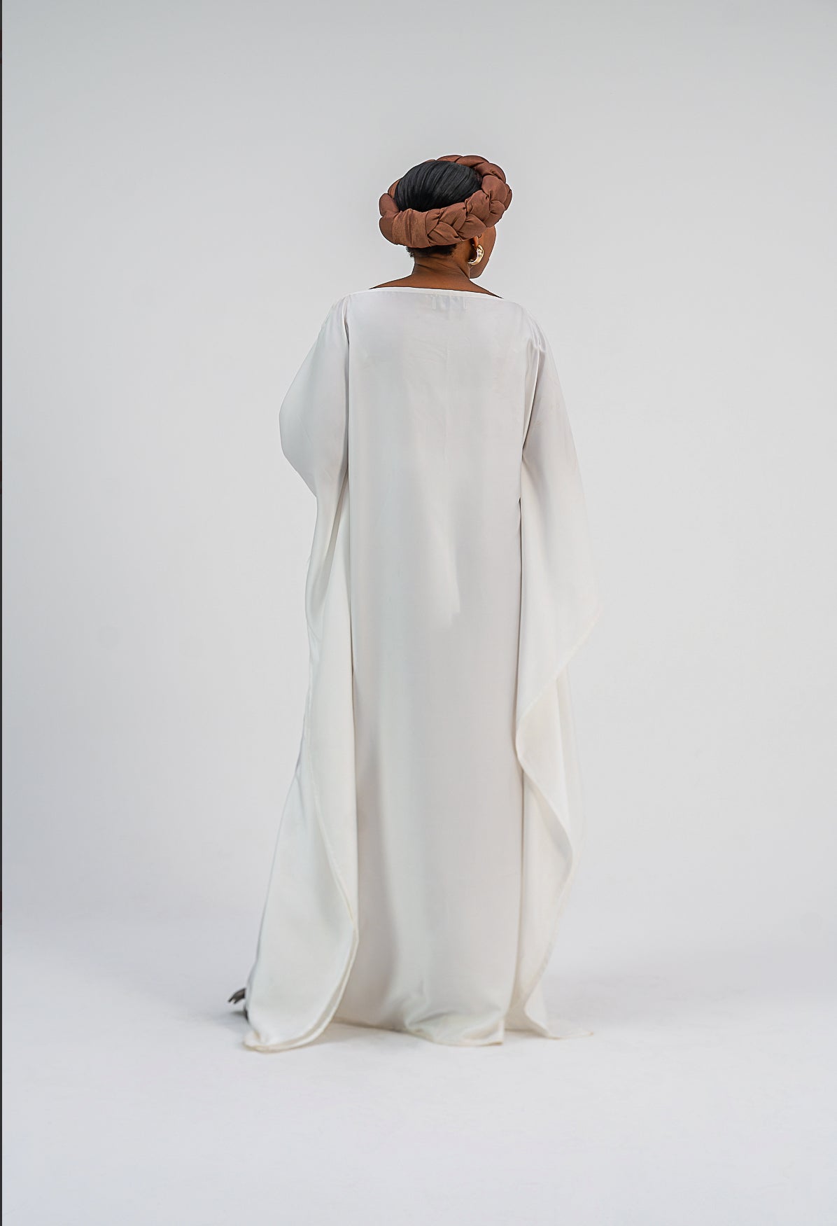Akunna Bubu (White Silk Fabric)